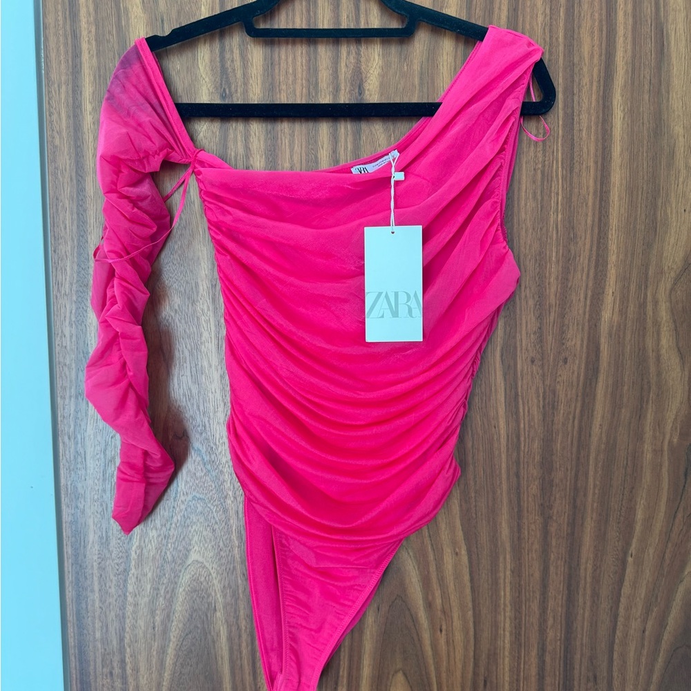 Zara women’s Hot Pink One-Shoulder Ruched bodysuit size M